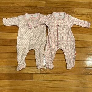 Magnetic Pink and White Patterned Footies